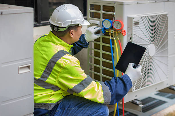 Professional Hvac technician working in Alpine, AL